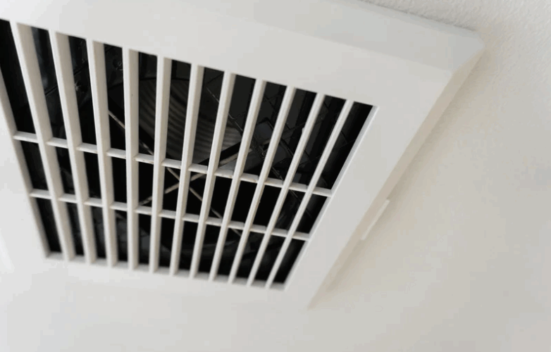 Maison connectée avec VMC, confort et économies d'énergie.